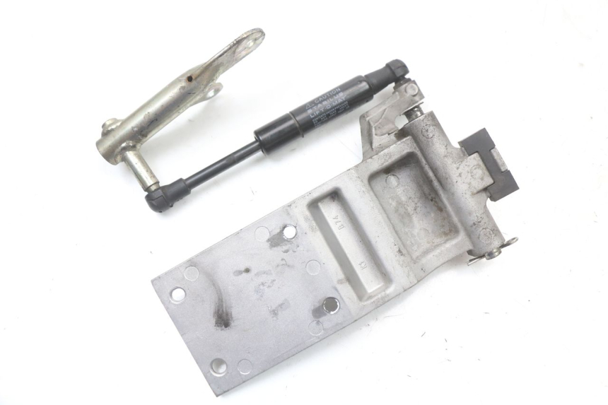 photo de VÉRIN COFFRE YAMAHA XMAX X-MAX ABS 125 (2017 - 2020) - Détail de la pièce