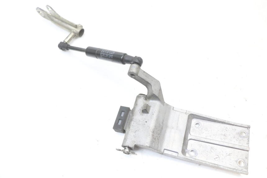 photo de VÉRIN COFFRE YAMAHA XMAX X-MAX ABS 125 (2017 - 2020) - Zoom état d’usage