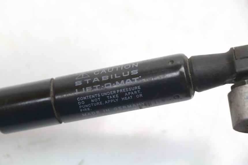 photo de VÉRIN COFFRE YAMAHA XMAX X-MAX ABS 125 (2017 - 2020) - Autre angle de vue