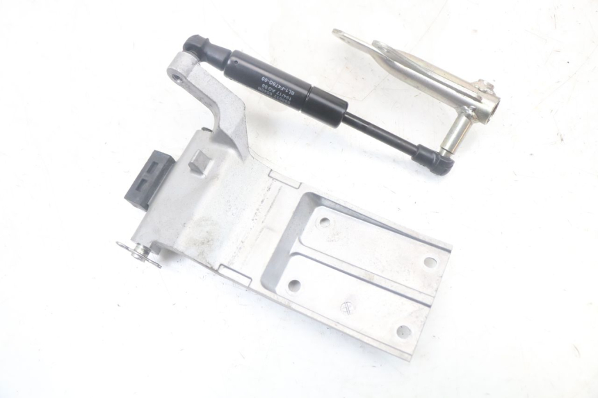 photo de VÉRIN COFFRE YAMAHA XMAX X-MAX ABS 125 (2017 - 2020) - Vue principale