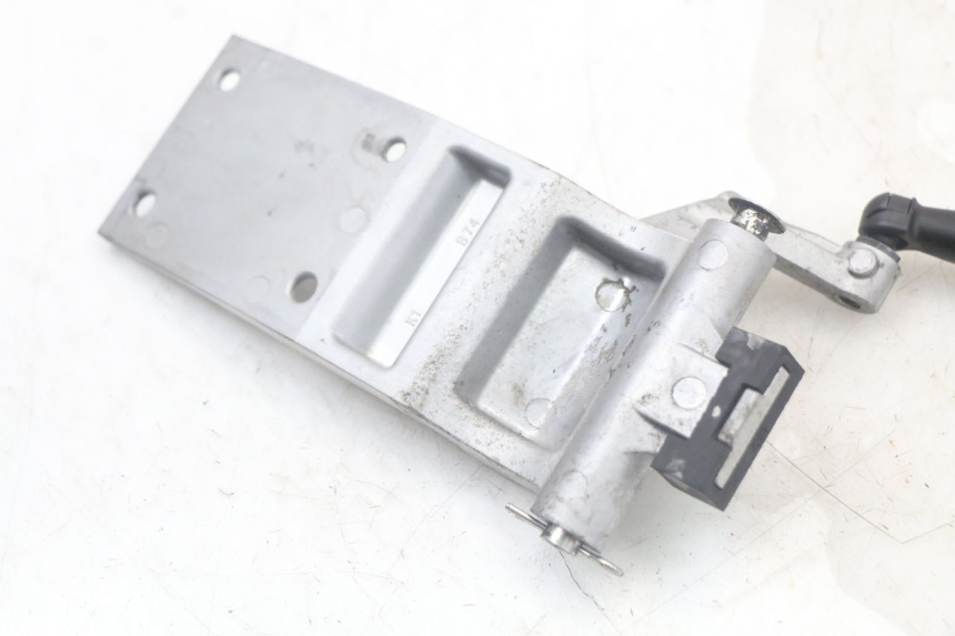 photo de VÉRIN COFFRE YAMAHA XMAX X-MAX ABS 125 (2017 - 2020) - Zoom état d’usage