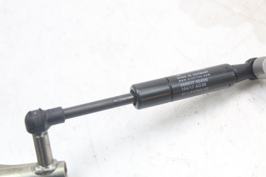 photo de VÉRIN COFFRE YAMAHA XMAX X-MAX ABS 125 (2017 - 2020) - Vue d’ensemble