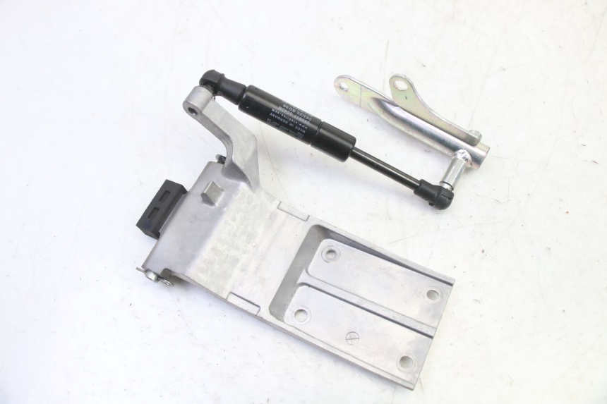 photo de VERIN COFFRE YAMAHA XMAX X-MAX 125 (2021 - 2025) - Vue principale