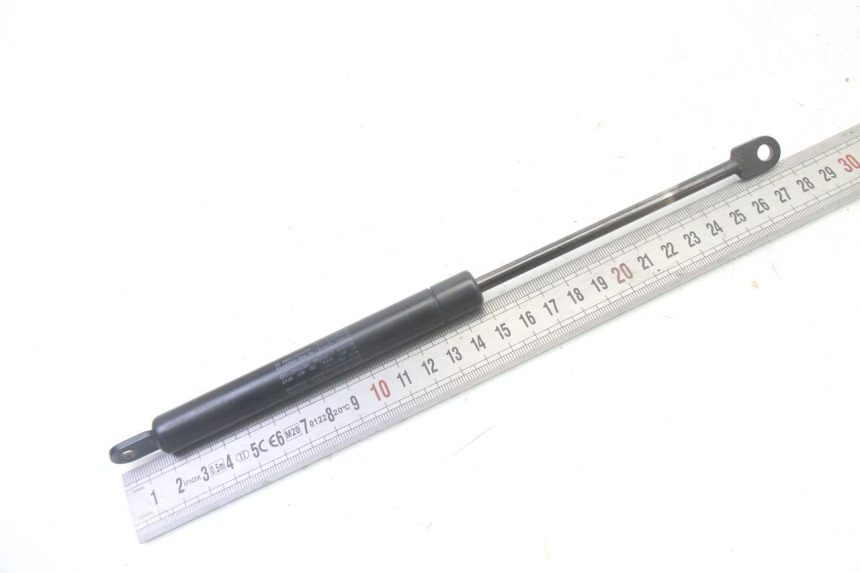 photo de VÉRIN SELLE PIAGGIO X9 EVOLUTION 125 (2003 - 2007) - Gros plan technique