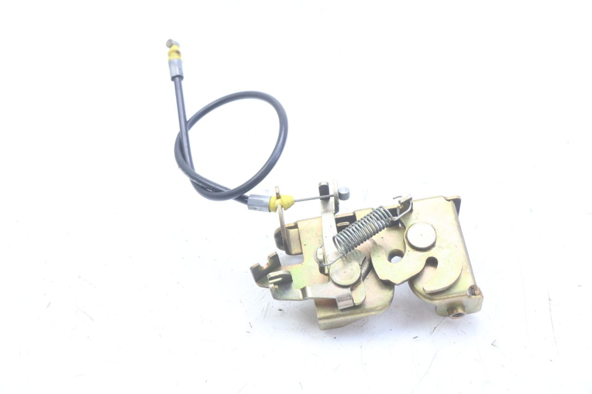 photo de VERROUILLAGE SELLE HONDA FES PANTHEON 2T 125 (1998 - 2002) - Vue principale