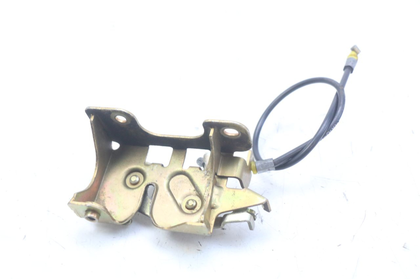 photo de VERROUILLAGE SELLE HONDA FES PANTHEON 2T 125 (1998 - 2002) - Détail de la pièce