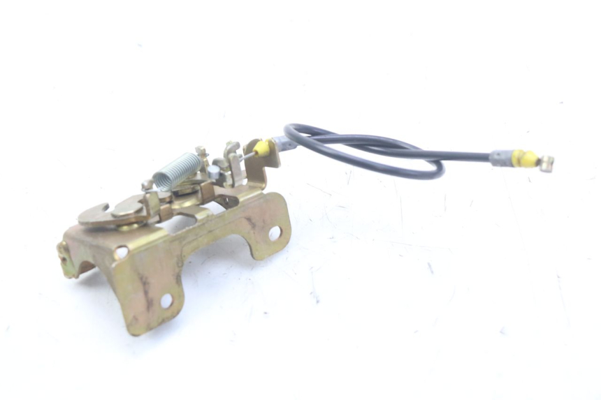 photo de VERROUILLAGE SELLE HONDA FES PANTHEON 2T 125 (1998 - 2002) - Zoom état d’usage