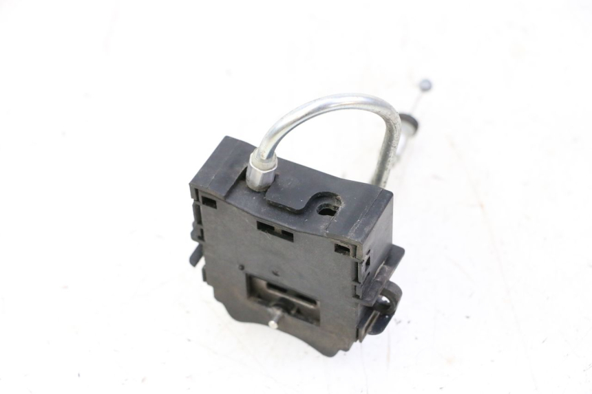 photo de VERROUILLAGE SELLE HONDA FORZA ABS 300 (2013 - 2017) - Zoom état d’usage