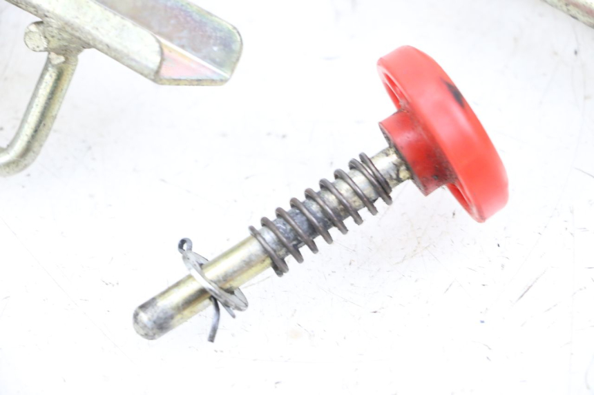 photo de VERROUILLAGE SELLE HYOSUNG GTR 125 (2006 - 2008) - Zoom état d’usage