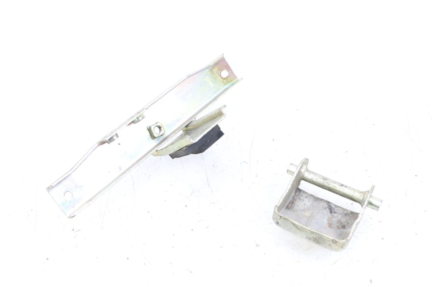 photo de VERROUILLAGE SELLE HYOSUNG GTR 125 (2006 - 2008) - Autre angle de vue