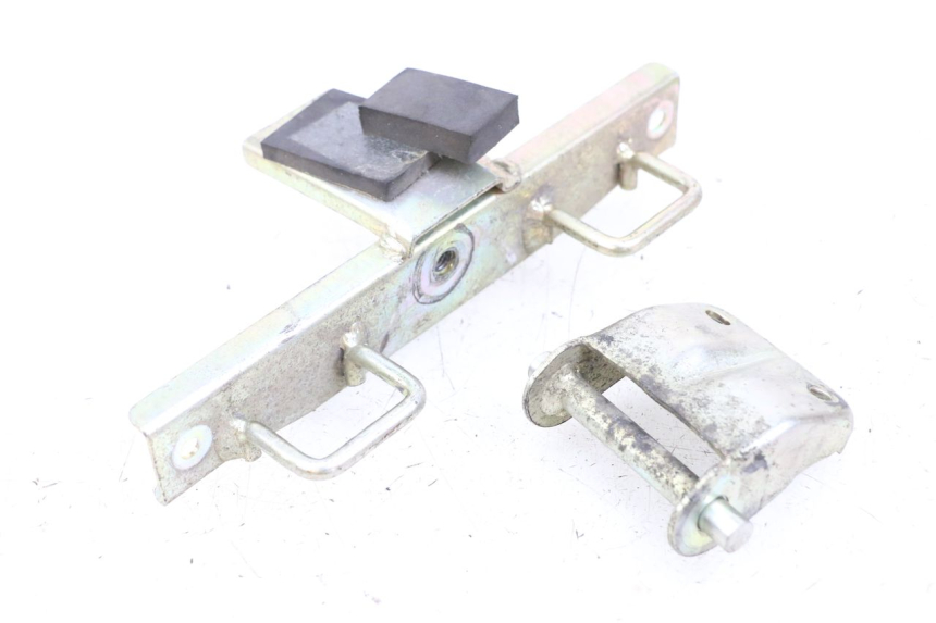 photo de VERROUILLAGE SELLE HYOSUNG GTR 125 (2006 - 2008) - Gros plan technique