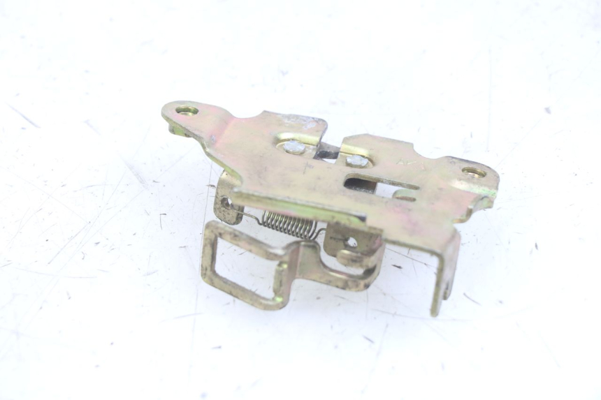 photo de VERROUILLAGE SELLE SYM ORBIT 2 TS 2T 50 (2011 - 2016) - Détail de la pièce