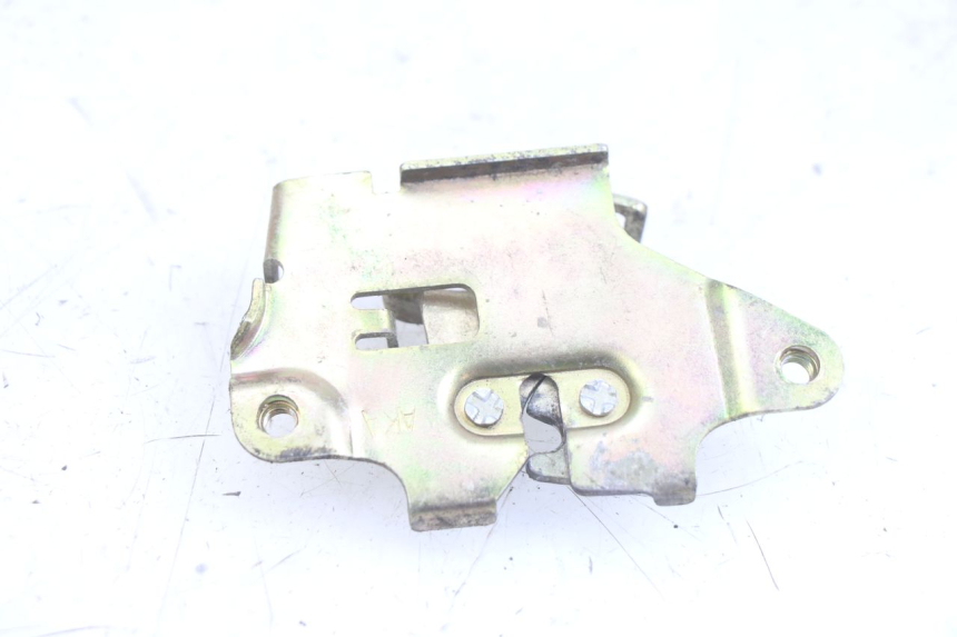 photo de VERROUILLAGE SELLE SYM ORBIT 2 TS 2T 50 (2011 - 2016) - Zoom état d’usage