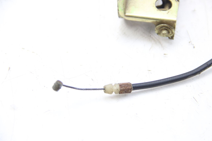 photo de VERROUILLAGE SELLE SYM WOLF SB 125 (2011 - 2018) - Autre angle de vue