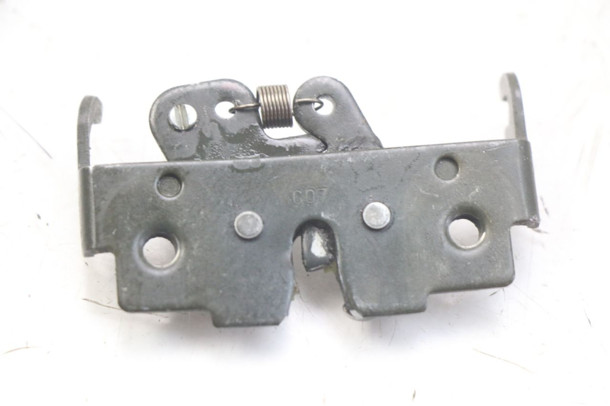 photo de VERROUILLAGE SELLE YAMAHA X-CITY XCITY 125 (2007 - 2013) - Détail de la pièce