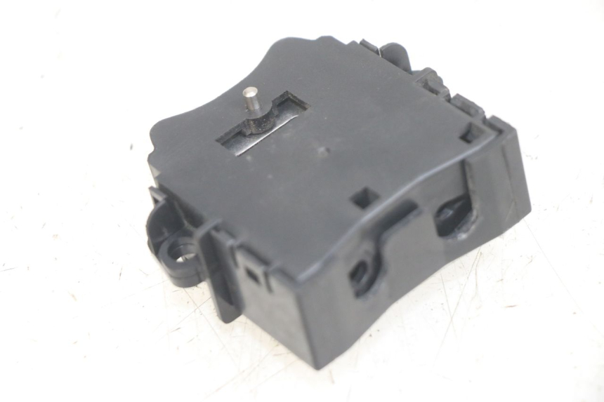 photo de VERROUILLAGE TRAPPE HONDA PCX (JF28) 125 (2009 - 2011) - Zoom état d’usage