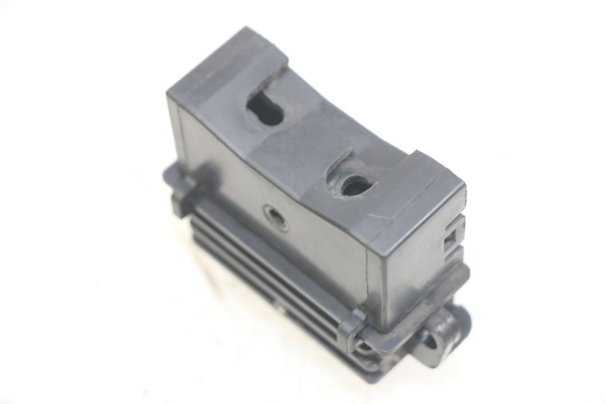 photo de VERROUILLAGE TRAPPE HONDA PCX (JF28) 125 (2009 - 2011) - Autre angle de vue