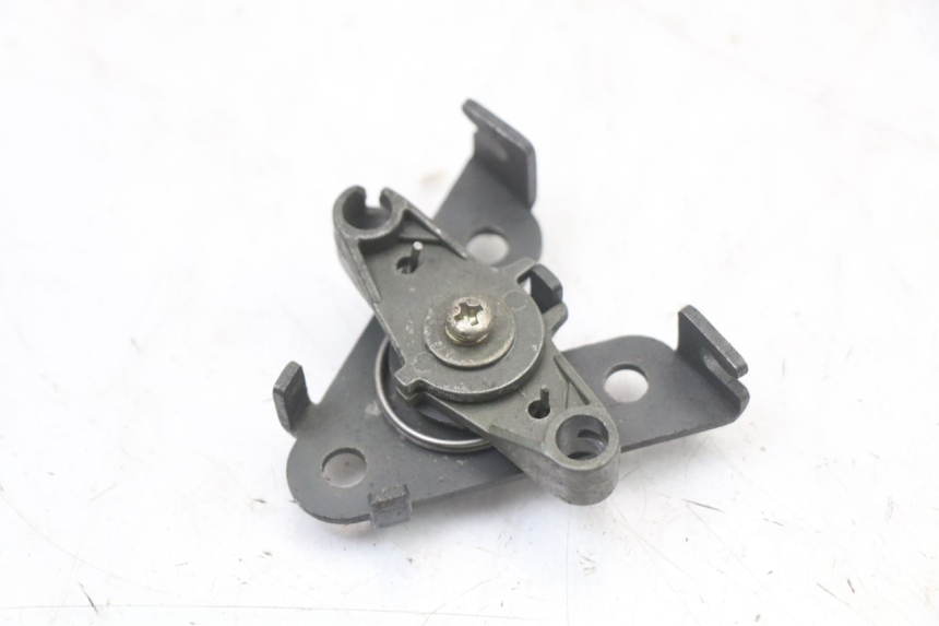 photo de VERROUILLAGE TRAPPE PEUGEOT DJANGO 125 (2014 - 2017) - Zoom état d’usage