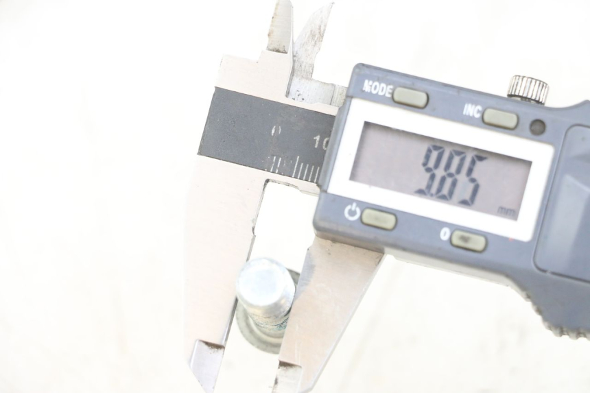 photo de VIS DISQUE DE FREIN YAMAHA AEROX 2T 50 (2013 - 2017) - Zoom état d’usage