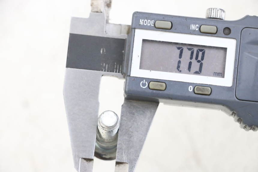 photo de VIS DISQUE DE FREIN HYOSUNG GV AQUILA 125 (2000 - 2009) - Zoom état d’usage