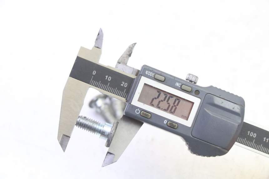 photo de VIS DISQUE DE FREIN HYOSUNG GV AQUILA 125 (2000 - 2009) - Autre angle de vue