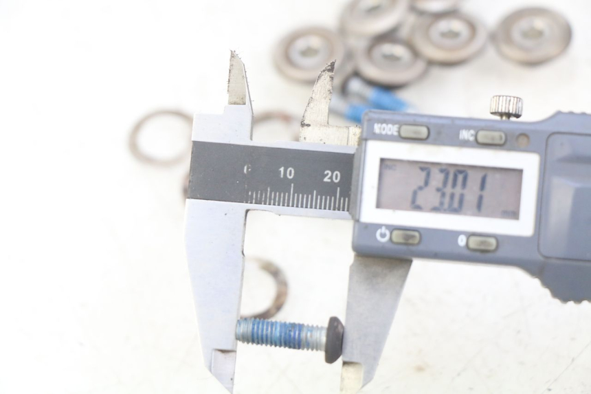 photo de VIS DISQUE DE FREIN PIAGGIO BEVERLY 125 (2010 - 2015) - Zoom état d’usage