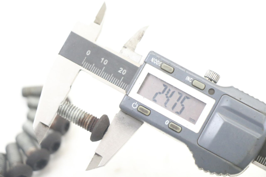 photo de VIS DISQUE DE FREIN BMW C1 125 (2000 - 2003) - Gros plan technique