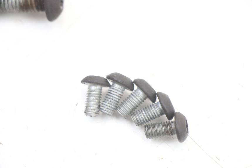 photo de VIS DISQUE DE FREIN BMW C1 125 (2000 - 2003) - État de surface