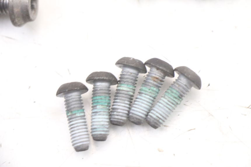 photo de VIS DISQUE DE FREIN BMW S RR ABS S1000RR 1000 (2015 - 2018) - Gros plan technique