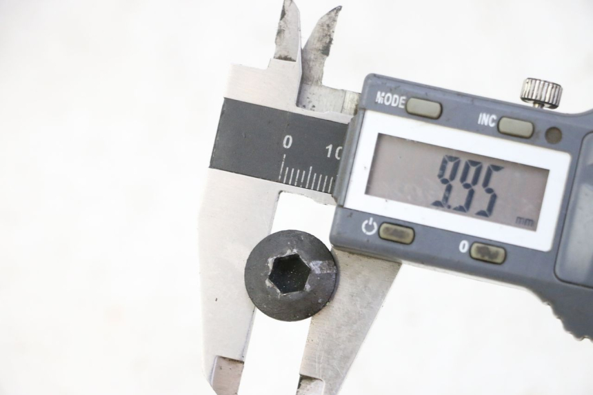 photo de VIS DISQUE DE FREIN SUZUKI BURGMAN 125 (2007 - 2014) - Détail de la pièce