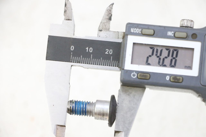 photo de VIS DISQUE DE FREIN SUZUKI BURGMAN 125 (2007 - 2014) - Zoom état d’usage