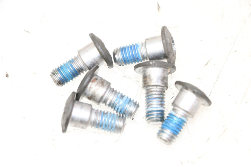 photo de VIS DISQUE DE FREIN SUZUKI BURGMAN 125 (2007 - 2014) - Gros plan technique