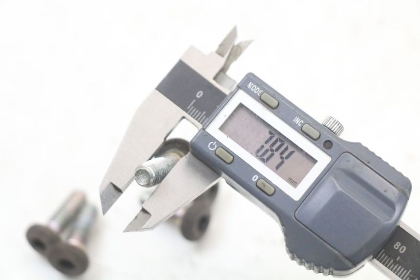 photo de VIS DISQUE DE FREIN YAMAHA BW'S BWS 125 (2010 - 2013) - Gros plan technique