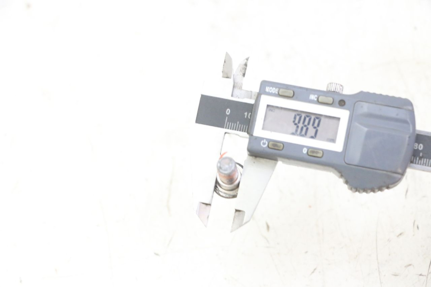 photo de VIS DISQUE DE FREIN HONDA CBF 500 (2004 - 2007) - Zoom état d’usage