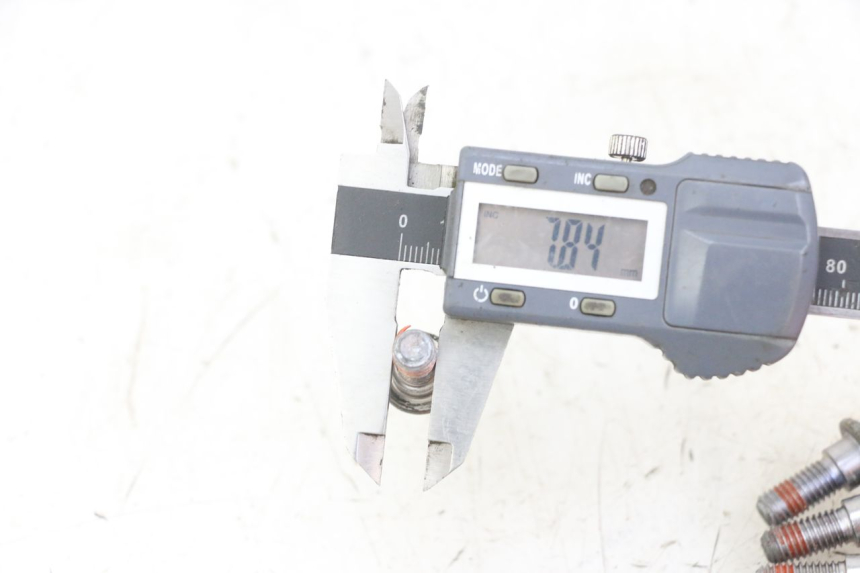 photo de VIS DISQUE DE FREIN HONDA CBF 500 (2004 - 2007) - Autre angle de vue