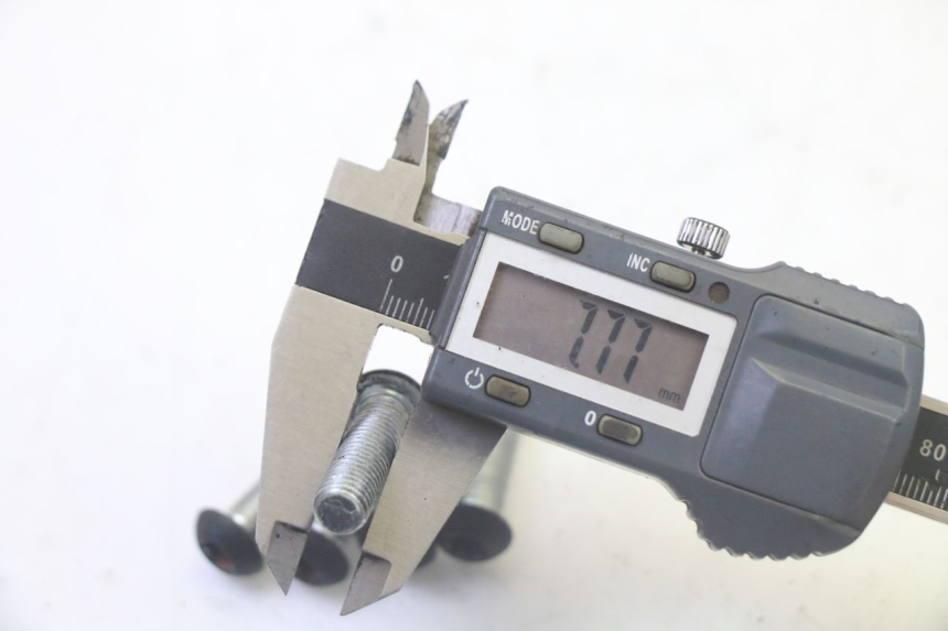 photo de VIS DISQUE DE FREIN PEUGEOT CITYSTAR 50 (2013 - 2017) - Gros plan technique