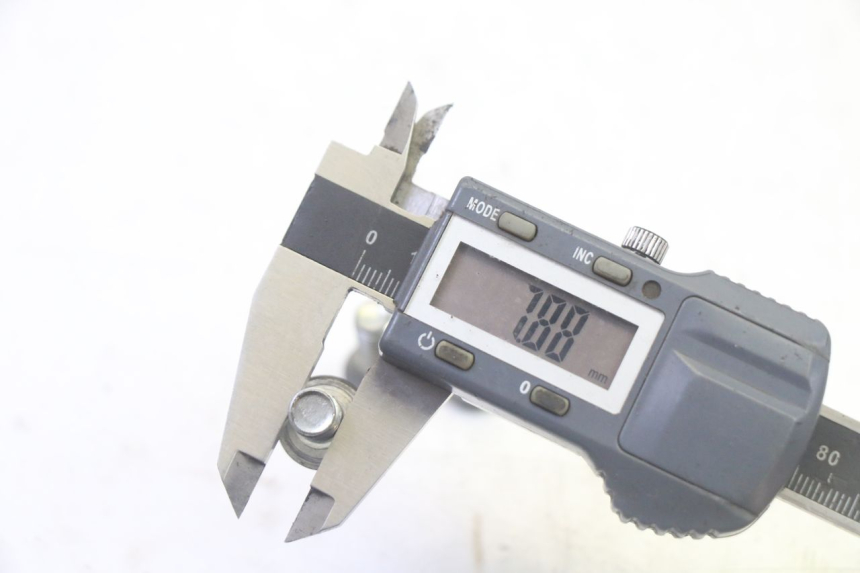 photo de VIS DISQUE DE FREIN PEUGEOT CITYSTAR 50 (2013 - 2017) - Gros plan technique