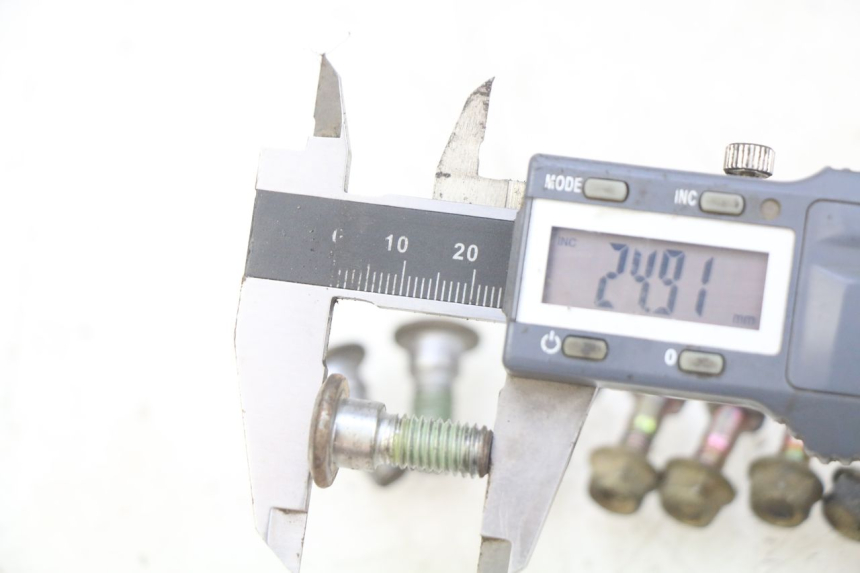 photo de VIS DISQUE DE FREIN HONDA CR 125 (1995 - 1997) - Autre angle de vue