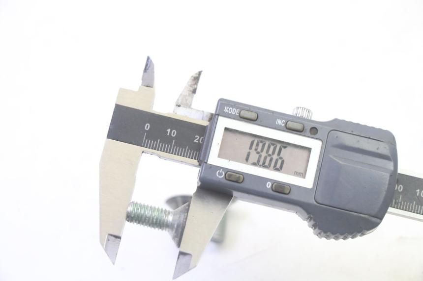 photo de VIS DISQUE DE FREIN PEUGEOT ELYSTAR 50 (2002 - 2014) - Gros plan technique