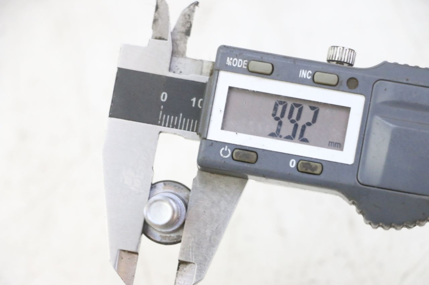 photo de VIS DISQUE DE FREIN HONDA FES S-WING SWING ABS 125 (2007 - 2015) - Détail de la pièce