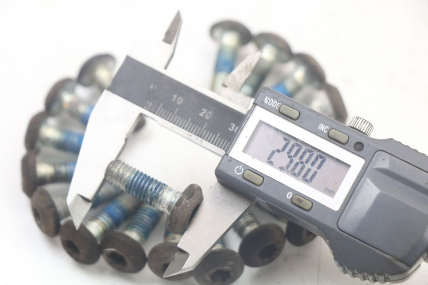 photo de VIS DISQUE DE FREIN YAMAHA FJ 3CX 1200 (1986 - 1996) - Zoom état d’usage