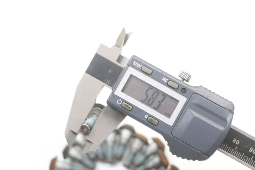 photo de VIS DISQUE DE FREIN YAMAHA FJR ABS 1300 (2006 - 2012) - Gros plan technique