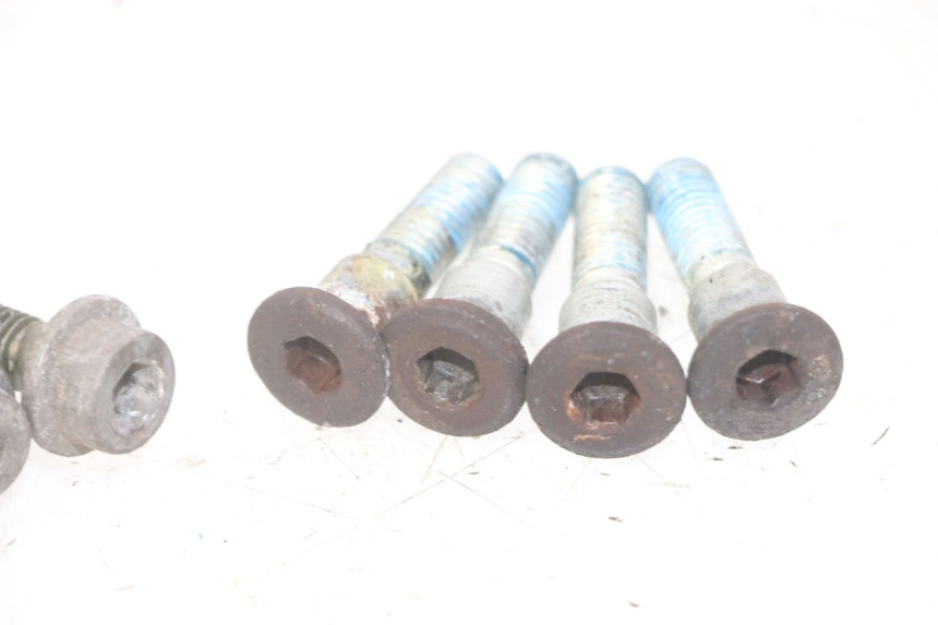 photo de VIS DISQUE DE FREIN SUZUKI GS GSE 500 (2001 - 2003) - Zoom état d’usage