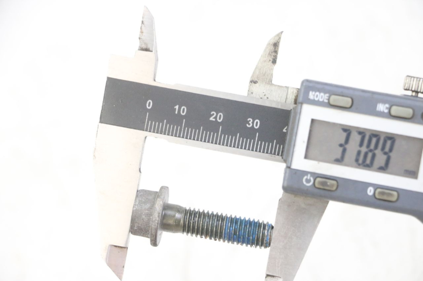 photo de VIS DISQUE DE FREIN SUZUKI GS GSE 500 (2001 - 2003) - Gros plan technique