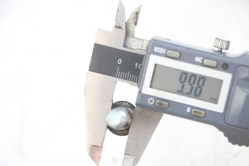 photo de VIS DISQUE DE FREIN SUZUKI GS GSE 500 (2001 - 2003) - Vue d’ensemble