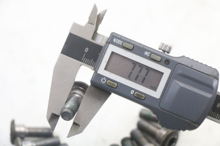 photo de VIS DISQUE DE FREIN HONDA CBR F 1000 (1993 - 1996) - Autre angle de vue