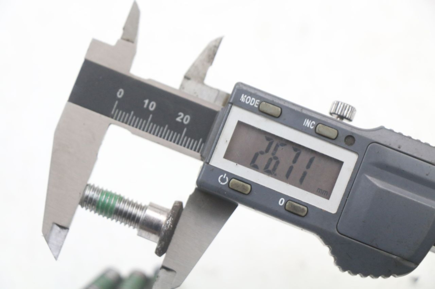 photo de VIS DISQUE DE FREIN HONDA NES AROBASE 125 (2000 - 2003) - Zoom état d’usage