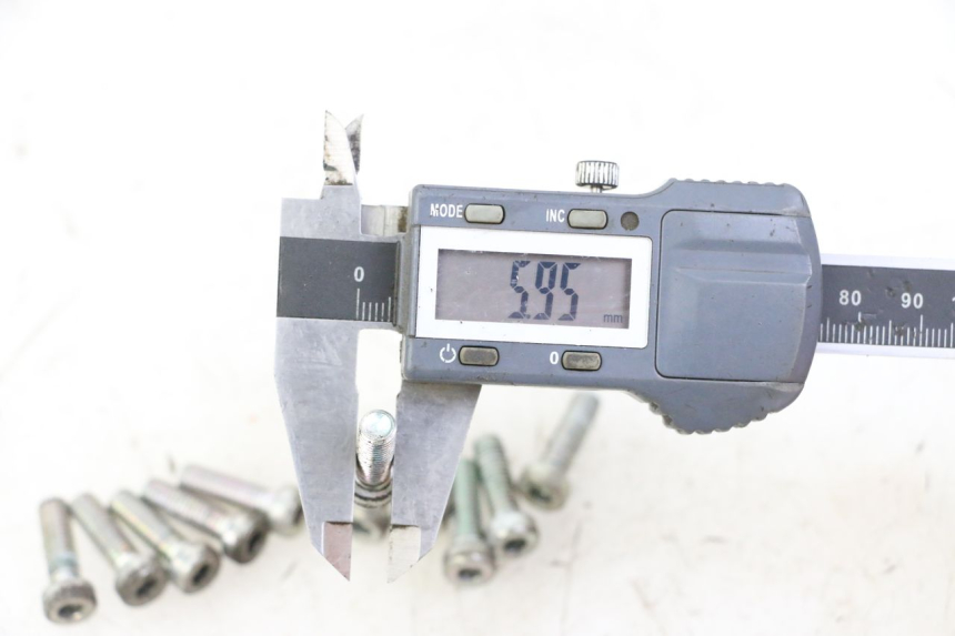 photo de VIS DISQUE DE FREIN KEEWAY K-LIGHT KLIGHT 125 (2018 - 2025) - Zoom état d’usage