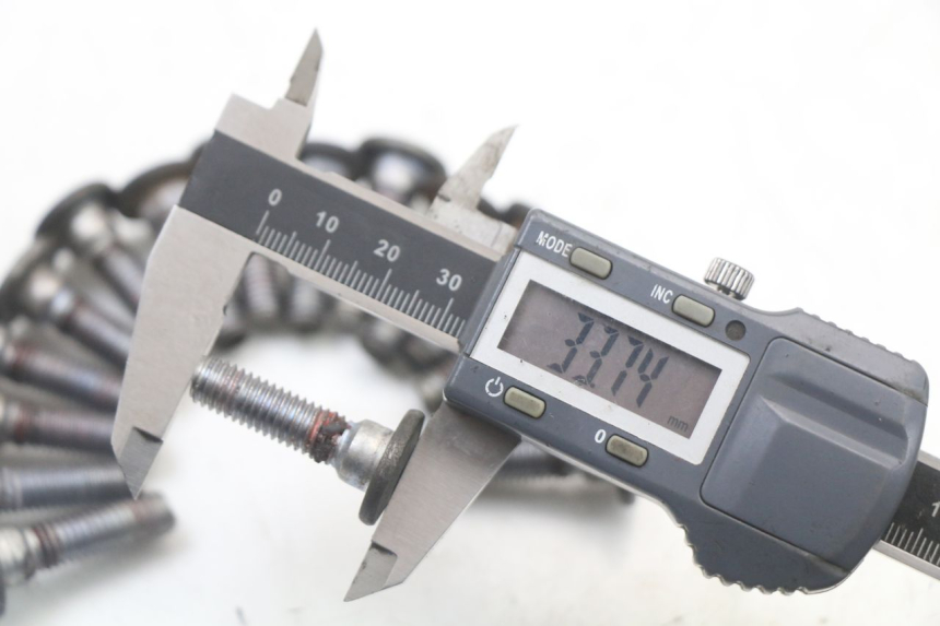 photo de VIS DISQUE DE FREIN KAWASAKI GTR 1000 (1994 - 2004) - Zoom état d’usage