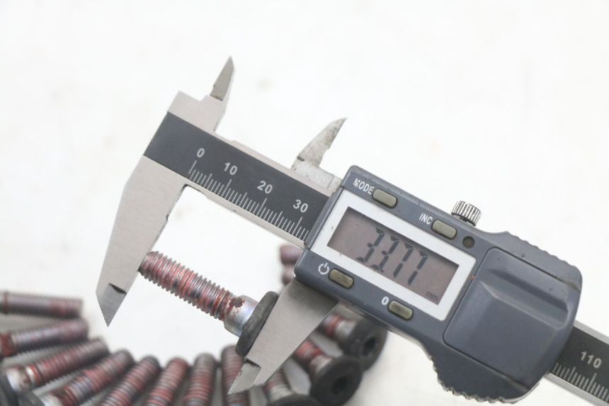 photo de VIS DISQUE DE FREIN KAWASAKI ZR7 ZR-7 S 750 (1999 - 2004) - Zoom état d’usage